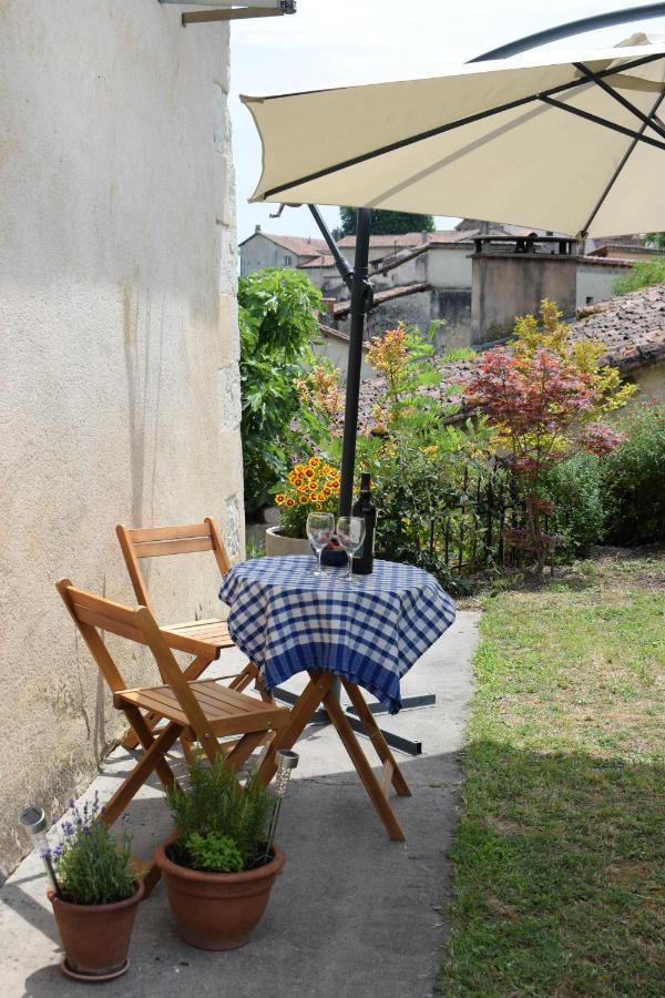 La Maison Du Tourniquet Aubeterre-sur-Dronne Exteriör bild